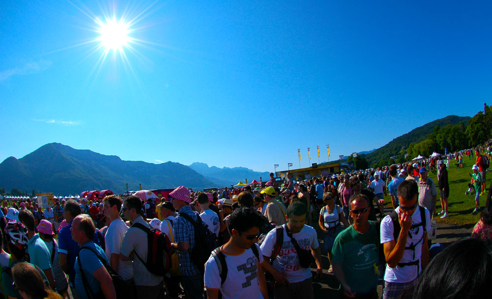 ツールドフランスのお祭りと太陽