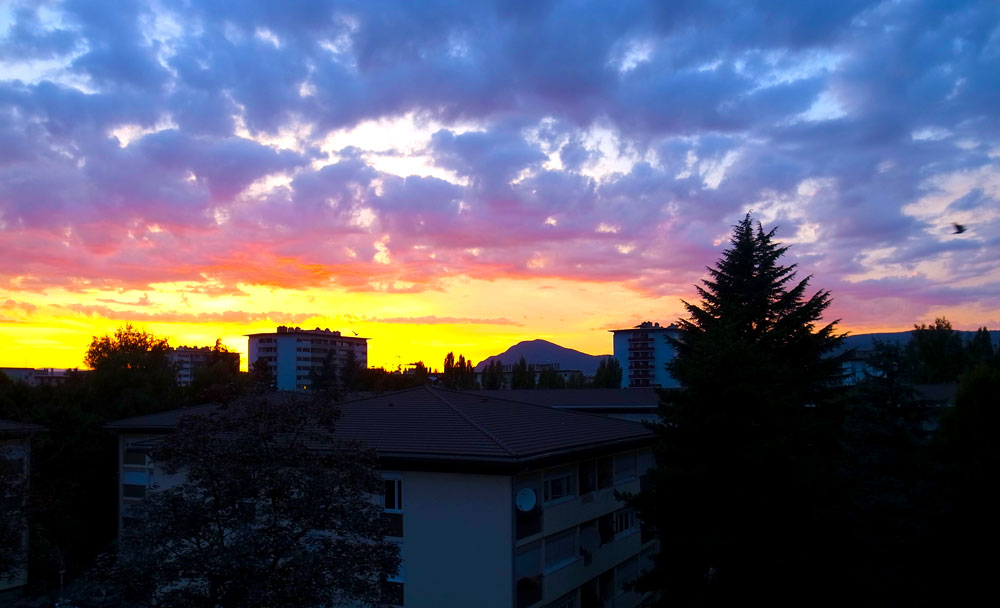 部屋から見るアヌシーの夕日